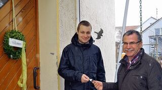 <p>Herzlich willkommen geheißen wurde gestern der neue Pfarrer im Probedienst der evangelischen Kirchengemeinde Hardheim/Höpfingen, Markus Keller (links), vom Vorsitzenden des Kirchengemeinderates, Sieghard Schmidt.</p>