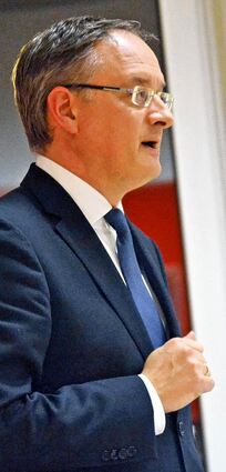 <p>"Wir müssen den Prozess der Regionalen Schulentwicklung zum Abschluss bringen", sagt Kultusminister Andreas Stoch im FN-Interview.</p>