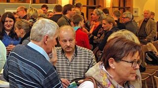 <p>Die "familienfreundliche Stadt" ist das Ziel derer, die sich im Familiennetzwerk Wertheim engagieren. Über 70 Interessierte kamen am Dienstagabend zum fünften Treffen dieser Art in den Arkadensaal des Rathauses.</p>