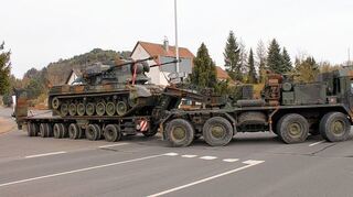 <p>Der letzte Flugabwehrkanonenpanzer Gepard 1A2 verließ gestern Hardheim. Er kommt nach Marktbergel ins Museum. Bisher "bewachte" er den Eingangsbereich der Carl-Schutz-Kaserne als Schau- und Ausstellungsstück.</p>