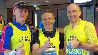<p>Günter Erhardt (Mitte), Matthias Götzelmann und Joachim Rothengast (links) vom ETSV Lauda brachen in Frankfurt den 15 Jahre alten Kreisrekord im Halbmarathon der AK 55.</p>