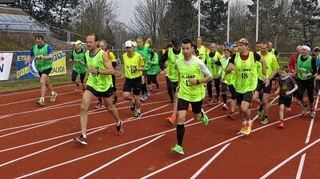 <p>Insgesamt nahmen 45 aktive Läuferinnen und Läufer aus dem Main-Tauber-Kreis an der Veranstaltung des ETSV Lauda und der Sportjugend Tauberbischofsheim teil. Eine Stunde lang drehten die Sportler ihre Runden auf dem Oval im Stadion.</p>