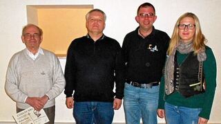 <p>Ehrungen und Neuwahlen bei der Kolpingsfamilie: Das Bild zeigt (von links) Herbert Knapp, der für 60 Jahre Mitgliedschaft ausgezeichnet wurde, den Vorsitzenden Rainer Neuhäuser, dessen Stellvertreter Holger Pulvermüller und die neue Kassiererin Irmgard Hanninger.</p>