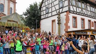 <p>Beim Weinblütenfest vom 26. bis 28. Juni wird in Königheim rund ums Rathaus sicherlich wieder eine ausgelassene Stimmung herrschen.</p>