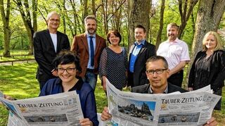 <p>Ein neues Redaktionsteam kümmert sich ab morgen gemeinsam um die Inhalte der Fränkischen Nachrichten und der neuen Tauber-Zeitung Bad Mergentheim. Das Bild zeigt (hinten, von links) Arno Boas, Michael Weber-Schwarz, Barbara Kurz, Sascha Bickel, Klaus T. Mende, Bettina Semrau sowie (vorne) Katharina Gabel und Olaf Borges.</p>