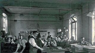 <p>Fertigungsräume der Firma Uebe, 1913, in Zerbst in Sachsen-Anhalt.</p>