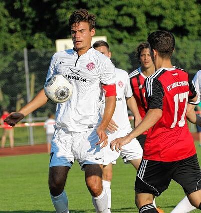 <p>In der Offensive läuft es zurzeit bei den Würzburger Kickers (linkes Bild links Christopher Bieber, rechtes Bild links Dennis Russ) noch nicht rund. Gegen den FC Ingolstadt II gab es dennoch ein 2:0.</p>