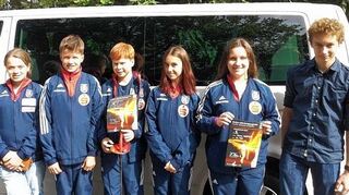 <p>Bei den Baden-Württembergischen Landesmeisterschaften in Pforzheim schafften es aufs Podest (von links): Chiara Blasicz, Moritz Rogler, Yannic Maier, Siegerin Alina Nagel und Tamara Breitkreuz. Björn Hofmann, der auch als Kampfrichter im Einsatz war, kam in seiner Altersklasse auf Rang fünf.</p>