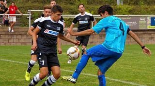 <p>Der FV Mosbach überzeugte gestern in Wertheim mit einer ungewöhnlich großen Effizienz vor dem gegnerischen Tor. Unser Bild zeigt eine Szene mit Nico Kief (links) und Pascal Greulich.</p>