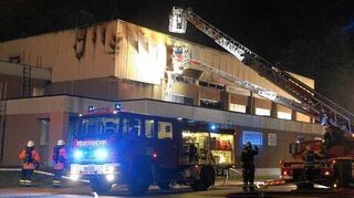 <p>Ein Brandanschlag wurde in der Nacht zum Sonntag auf die Notfallunterkunft auf dem Reinhardshof in Wertheim verübt.</p>