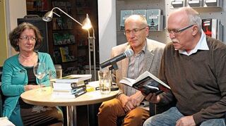 <p>Der Schriftsteller Uwe Klausner (oben rechts), Buchautorin Heike Wolpert (oben links), die Schriftstellerin Ulrike Ladnar (unten links) sowie Buchautor Horst-Dieter Radke (unten rechts) jeweils mit Moderator Rainer Moritz.</p>
