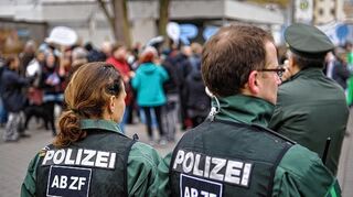 <p>Im Moment liegen der Polizei keinerlei Hinweise auf ein Gefahrenpotenzial rund um die AfD-Walhlkampfveranstaltung am Freitag, 19. Februar, in Unterbalbach vor. Allerdings wurde eine Gegendemonstration angemeldet. Die Polizei ist gewappnet.</p>