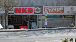 <p>In einer Kneipe in der Walldürner Adolf-Kolping-Straße wurde ein 48-jähriges Mitglied eines Motorrad-Clubs Opfer einer Messerattacke. Der Mann erlag am Tatort seinen Verletzungen.</p>