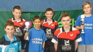 <p>Erfolgreicher Tischtennis-Nachwuchs des SV Niklashausen (von links) Jan Fiederling, Justin Rudolf, Benjamin Ries, Jordan Rudolf, Tim Goldschmitt und Daniel Gruber bei der Siegerehrung.</p>
