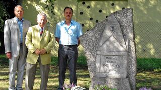 <p>Übernahme der Patenschaft 2009(von links): Kurt Wöppel (Vorsitzender des Heimatvereins), Harry Schlisio, Ortsvorsteher Elmar Hilpert.</p>