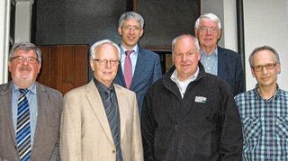 <p>Anwesende Geehrte und Vorstand: (obere Reihe) Erster Landesbeamter Dr. Ulrich Derpa, Günther Kuhn (Vorsitzender Verkehrswacht Main-Tauber-Kreis), Peter Bernhardt (Geschäftsführer Verkehrswacht Main-Tauber-Kreis), Hermann Kaißling, Dietmar Weber und Martin Wunsch.</p>
