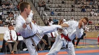 <p>Harte Tritte und präzise Treffer: Luca Weingötz, hier gegen den Dänen Lunn, ließ seinen Gegnern bei der EM in Prag kaum eine Chance.</p>