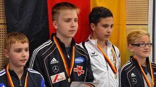 <p>Strahlende Sieger (von links): Moritz Renner (Mannheimer FC), Marvin Forst (FC TBB), Kerem Ercan (TSG Weinheim) und Kester Kuhlmann (FC TBB) holten gemeinsam im Team "Baden Nord" den B-Jugend-Länderpokal.</p>