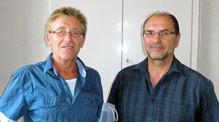 <p>Verabschiedet wurde der langjährige Ortschaftsrat und frühere Ortsvorsteher Hans-Dieter Hellinger (links) durch Ortsvorsteher Carsten Lotter.</p>