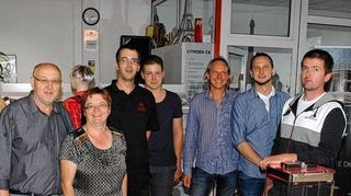 <p>Das Team des Autohauses Wild feierte das 30-jährige Firmenbestehen.</p>