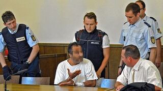 <p>Der Doppelmörder von Neckarelz wurde gestern am Mosbacher Landgericht zu lebenslanger Haft verurteilt.</p>