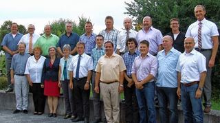 <p>Auf einen Blick: Der neue Gemeinderat der Stadt Külsheim mit (vordere Reihe von links) Alfred Bauch, Rosa Kirchner, Annette Ries, Theodora Ulrich, Heinrich Väth, Stefan Sack, Manfred Lawo, Matthias Berberich, Michael Grimm, Walter Müller und Friedrich Morawietz sowie (hintere Reihe von links) Eric Bohnet, Bürgermeister Thomas Schreglmann, Martin Winkler, Manfred Keller, Thomas Segner, Manfred Burger, Stefan Grimm, Otto Bundschuh, Michael Adelmann und Jürgen Goldschmitt. Auf dem Bild fehlt Madelaine Würzberger.</p>