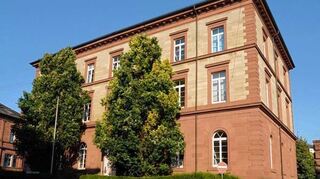 <p>Barrierefrei soll der Zugang in alle Stockwerke des Amtsgerichts Tauberbischofsheim durch den Einbau eines Fahrstuhls werden.</p>