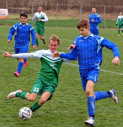 <p>Mit einem 3:1-Sieg in Oberlauda untermauerte Impfingen (in blauen Trikots) ihre Aufstiegsambitionen.</p>