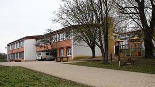 <p>Die Grundschule in Gerichtstetten mit Status eines Bildungshauses bleibt auch in naher Zukunft eigenständig.</p>