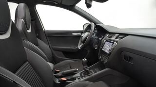 <p>Im Innenraum herrscht die elegante Sachlichkeit, die Skoda viel Erfolg beschert hat.</p>
