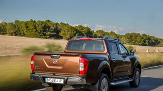 <p>mid Nürburg - Auch bei höherem Tempo bleibt es im Innenraum des Nissan Navara angenehm leise.</p>