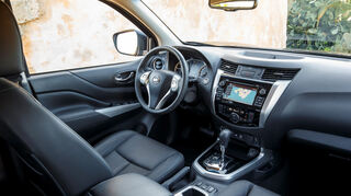 <p>mid Nürburg - Mehr SUV als Nutzfahrzeug: Der Innenraum des Nissan Navara ist sehr wohnlich. Und auch bei der Komfort-Ausstattung zeigt sich Nissan bei dem Pick-up spendabel.</p>