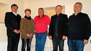 <p>Ehrungen bei der Kolpingfamilie Külsheim: Das Bild zeigt( von links) Präses Pater Joachim Seraphin, Gabi Gehrig (25 Jahre Mitgliedschaft), Friedrich Riedl, Karl-Heinz Düll (beide 50 Jahre Mitgliedschaft) und den Vorsitzenden Rainer Neuhäuser.</p>
