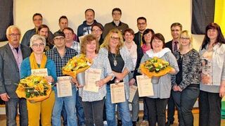 <p>Zahlreiche Mitglieder wurden im Rahmen der Generalversammlung des Sportvereins Leibenstadt geehrt werden. Das Bild zeigt sie mit Ortsvorsteher Dieter Stahl, Bürgermeister Klaus Gramlich und dem Vorstandsteam.</p>