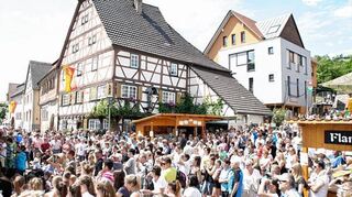 <p>Die 21. Auflage des Königheimer Weinblütenfestes findet vom 24. bis 26. Juni rund ums historische Rathaus statt.</p>