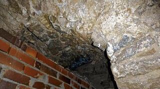 <p>Die Gewölbe unter der oberen Fußgängerzone sind schon in früheren Veröffentlichungen erwähnt worden.</p>