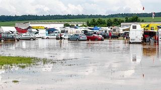 <p>Nach einem heftigen Gewitterregen stand der Flugplatz unter Wasser und die Odenwald Klassik wurde beendet.</p>