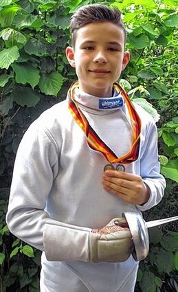 <p>Janne Rosenau aus Schefflenz deutscher Vizemeister im Herrendegen der Altersklasse B-Jugend.</p>