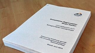 <p>Auf 284 Seiten gibt der Umweltbericht zum Teilregionalplan Windenergie Auskunft über das Verfahren.</p>