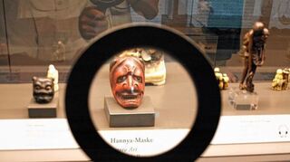 <p>Mit der Lupe lassen sich die einzelnen Miniaturen noch genauer betrachten..</p>