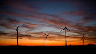 <p>Auch die sechs geplanten Windkraftanlagen im Bereich "Kornberg/Dreimärker" werden nachts aus Sicherheitsgründen beleuchtet sein. Die von Kritikern monierte Beleuchtung an den Rotorspitzen wird es allerdings nicht geben.</p>