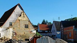 <p>Nach dem Abriss von zwei Häusern nahe der Kirche in Bretzingen soll dort der frei gewordene Platz gestaltet werden. Eine Entscheidung traf der Bretzinger Ortschaftsrat noch nicht.</p>