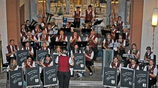 <p>Ein festliches Jubiläumskonzert mit anschließender "Hitparade" gestaltete der Musikverein Bretzingen anlässlich seines 90-jährigen Bestehens.</p>