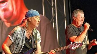 <p>Bestens aufgelegt, sauber gespielt, wenn auch ohne Überraschungen: Deep Purple legten am Sonntag einen grundsoliden Rockabend in Neckarelz hin.</p>