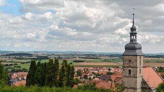 <p>Traumhafter Blick auf die Windsheimer Bucht. Im Hintergrund der Steigerwald.</p>