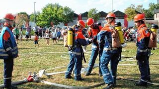 <p>Einen Einblick in die Arbeit der Feuerwehr bekamen die Besucher beim Jubiläumsfest der Wehr geboten. Zu sehen gab es Übungen und eine Modenschau.</p>