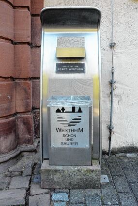<p>120 Mülleimer stehen auf dem Wertheimer Stadtgebiet. Vier Angestellte der Stadt sind mit der Leerung beauftragt.</p>