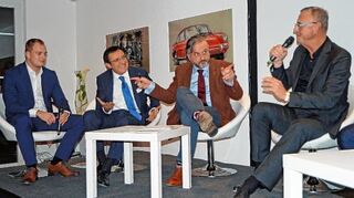 <p>Im Gespräch mit Moderator Michael Weber-Schwarz (von links): Jungunternehmer Marcel Bauer, CDU-Fraktionschef Prof. Dr. Wolfgang Reinhart und der Wertheimer Oberbürgermeister Stefan Mikulicz (rechts).</p>