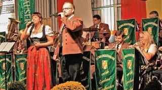 <p>Mit viel Leidenschaft präsentierten Fred Prokosch und seine Egerlandmusikanten das breite Spektrum der böhmischen Blasmusik.</p>