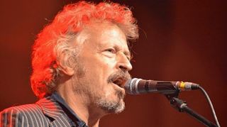 <p>Wolfgang Niedecken und seine Mitstreiter von "BAP" nahmen die knapp 1000 Zuschauer in der Würzburger Posthalle mit auf einen Parforce-Ritt durch ihre 40-jährige Bandgeschichte.</p>
